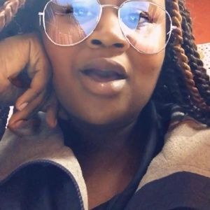 Meet your Posher, Mia